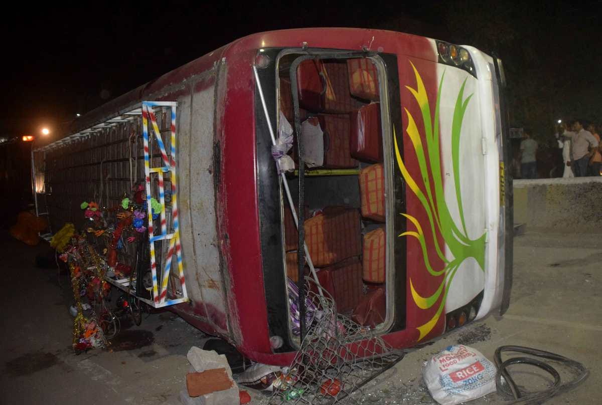 Nepali devotees bus accident in varanasi