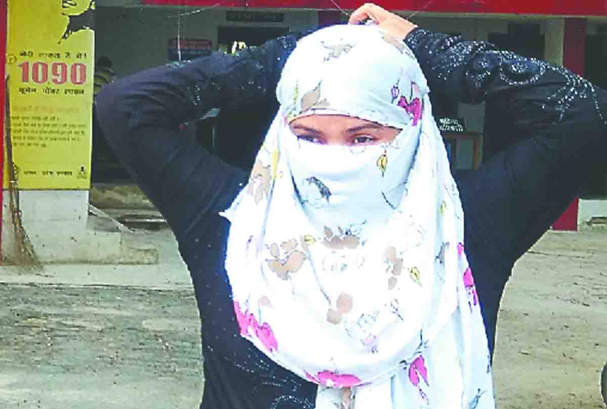 woman arrested with 700 grams of charas