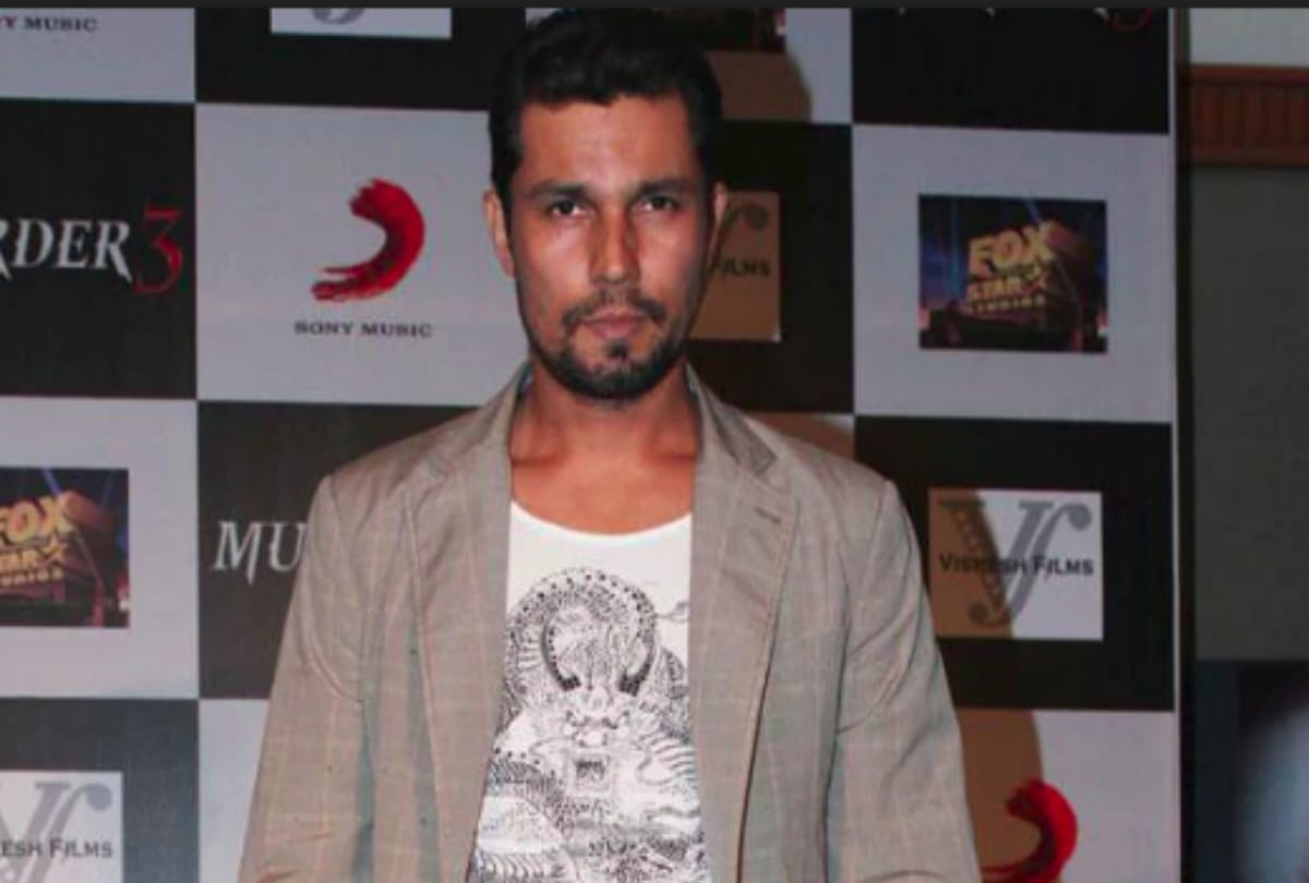 kerala flood now sunny leone donates for victims