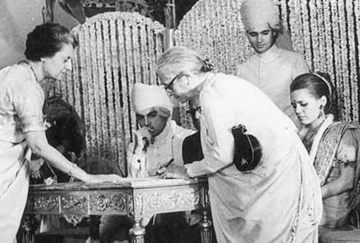 rajiv gandhi death anniversary special when end amitabh friendship