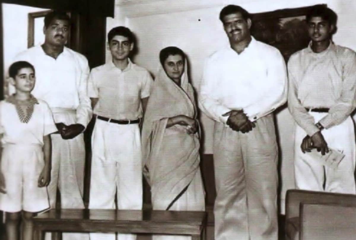 Amitabh Bachchan Birthday Know his Controversial Political Career
