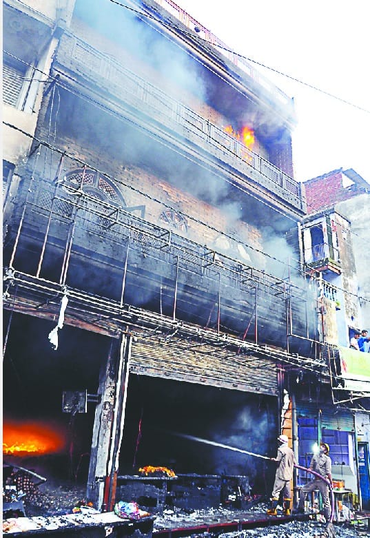 Hundreds of millions of goods in an eight-hour fire