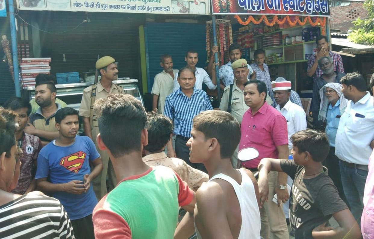 छापेमारी कर दुकानदारों से वसूला जुर्माना