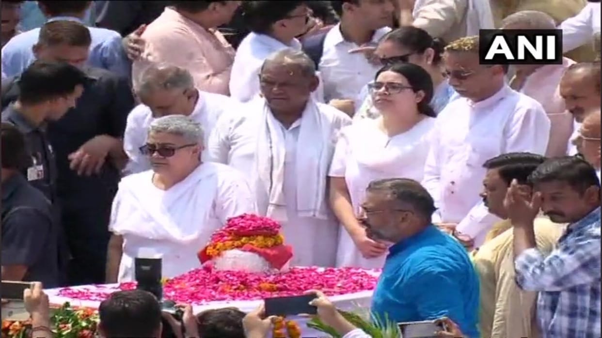 atal bihari vajpayee asthi kalash yatra minister mla shoes missing