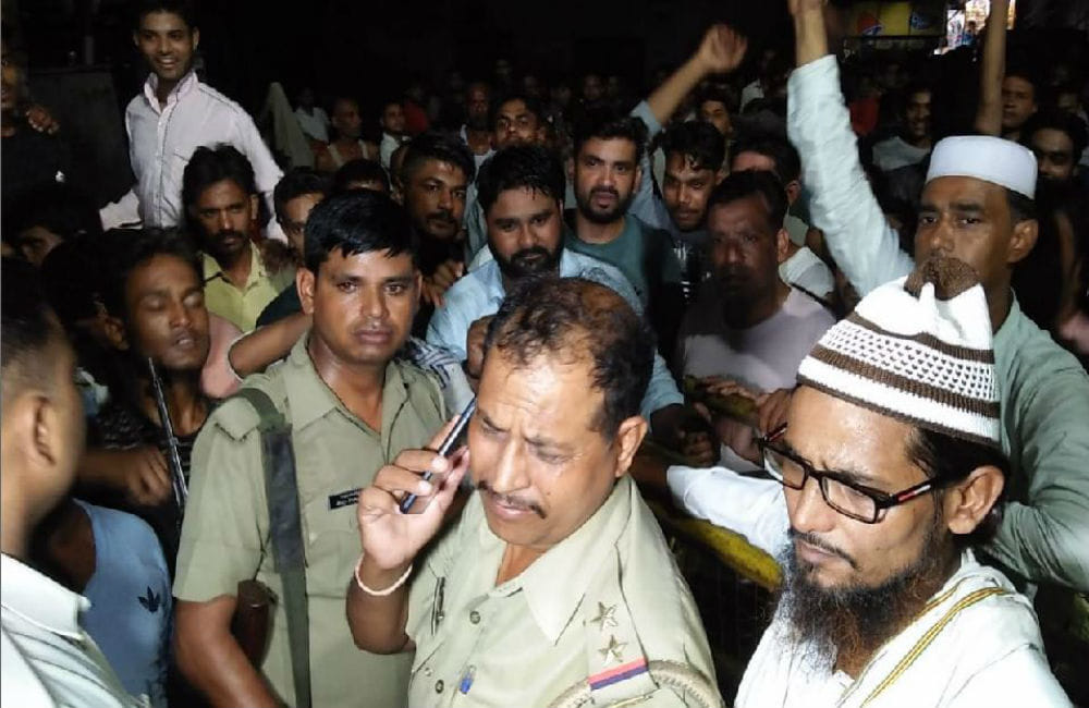 Attack on BJP councilor's house in agra