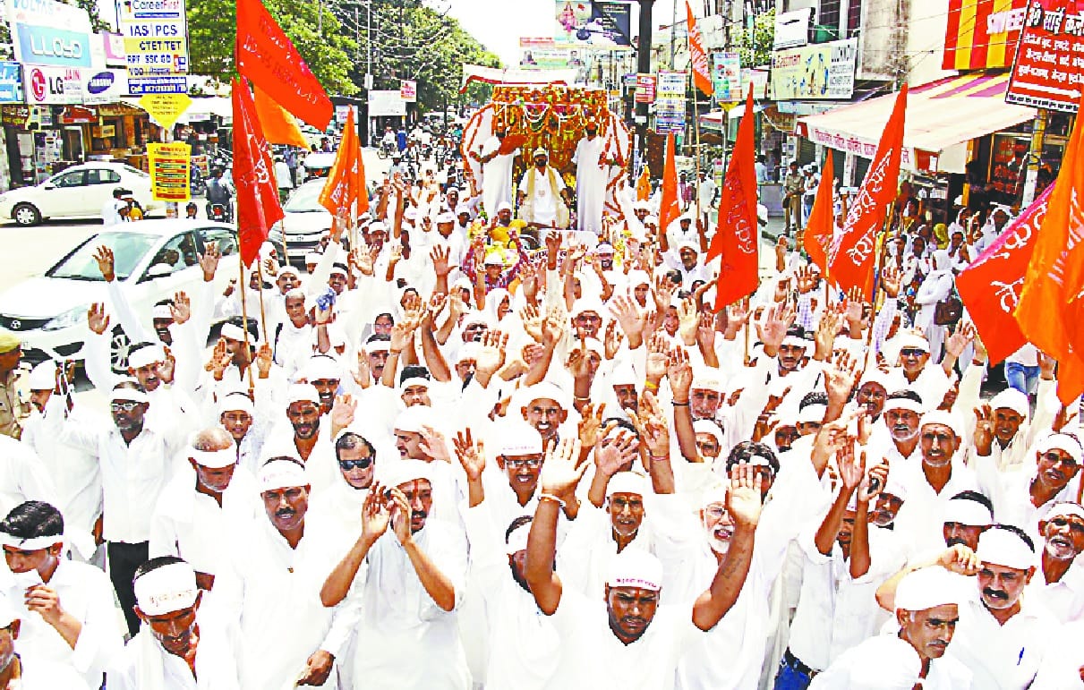 False devotees celebrate Holi