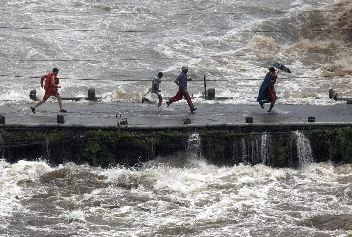 kerala flood: Student committed suicide due to sinking of school certificates