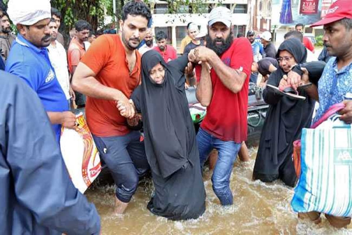 Kerala floods: Gumnam Nayak is bringing a smile on the faces of the badly rain affected people