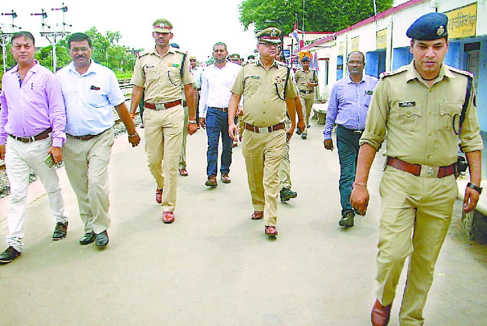 Bitter RPF of IG in dirt watching in toilets