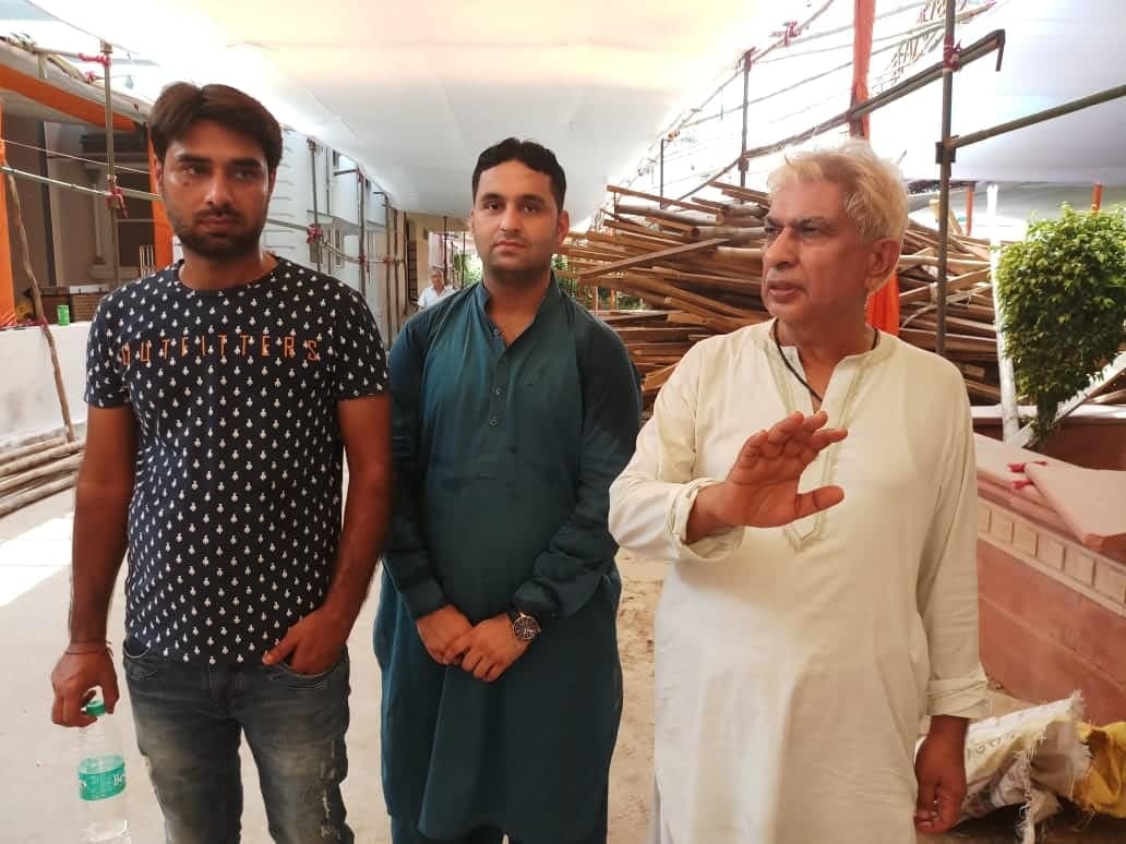 People of Pakistan returning back to their country from agra