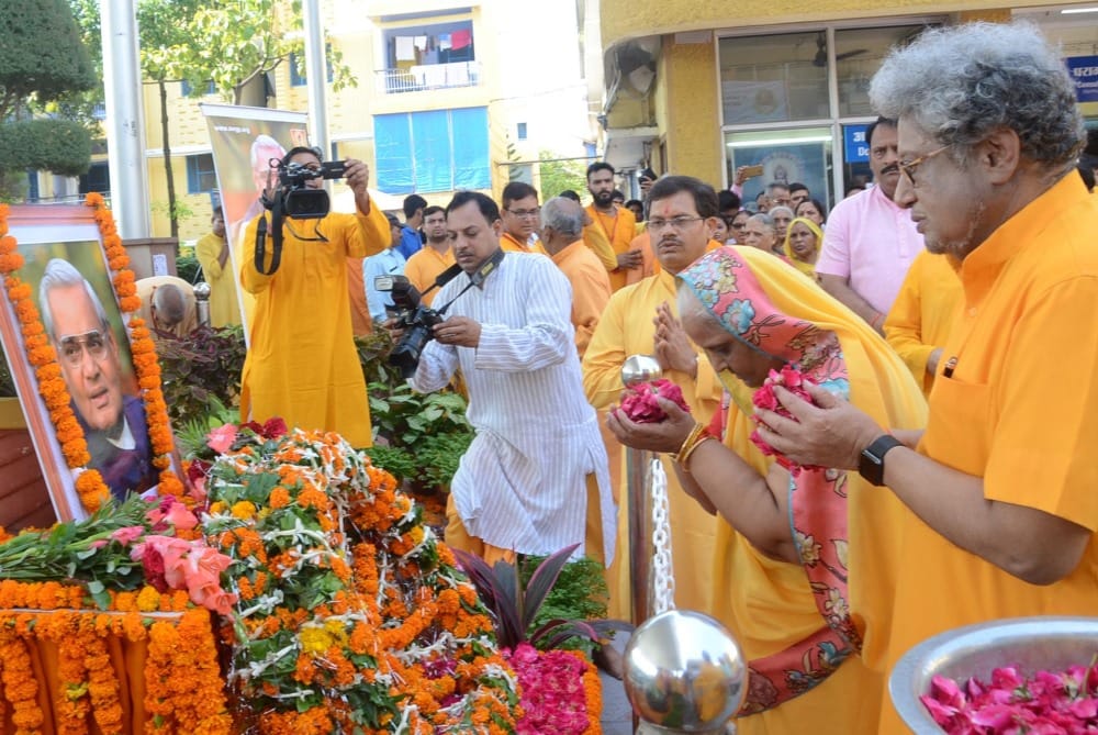 atal bihari vajpayee asthi kalash yatra shantikunj parivaar annoyed