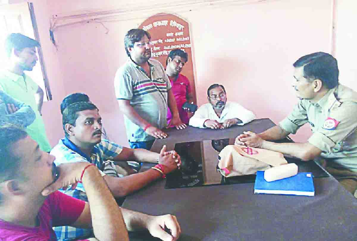 robbery in gold ornament making factory