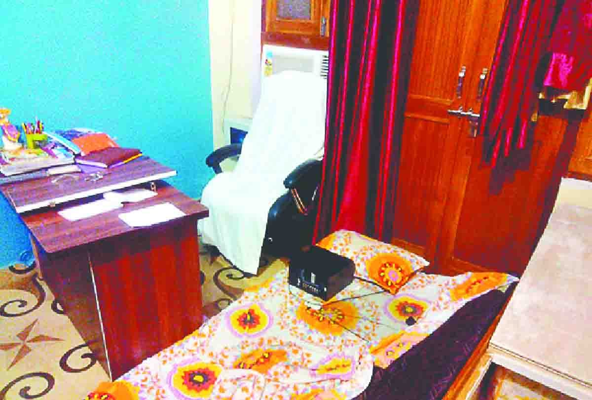 robbery in gold ornament making factory