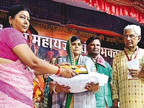 Shaheed's wife and daughters honored