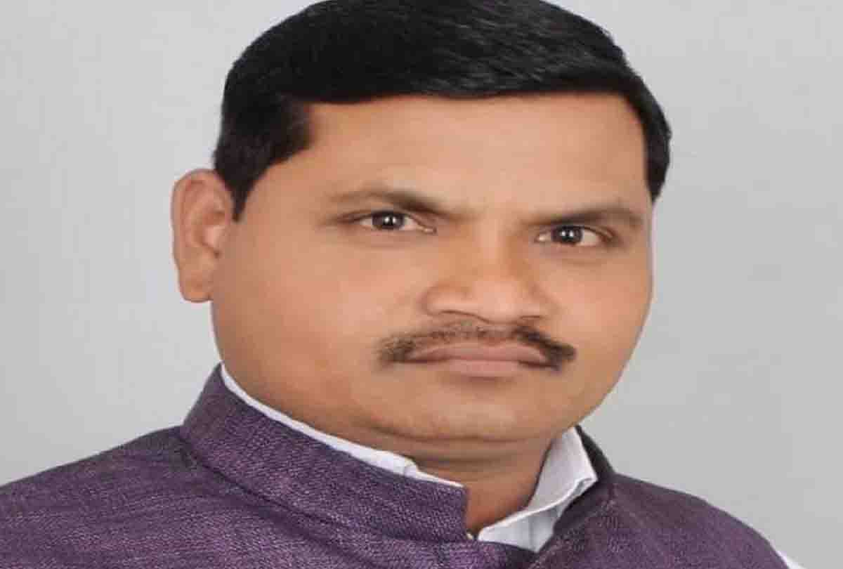 allegation of usurp money over samajwadi party's state secretary