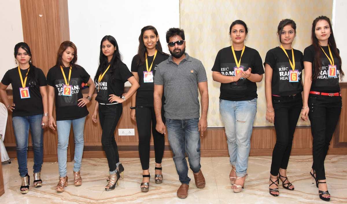 Miss and mrs banaras participants on ramp saw photos