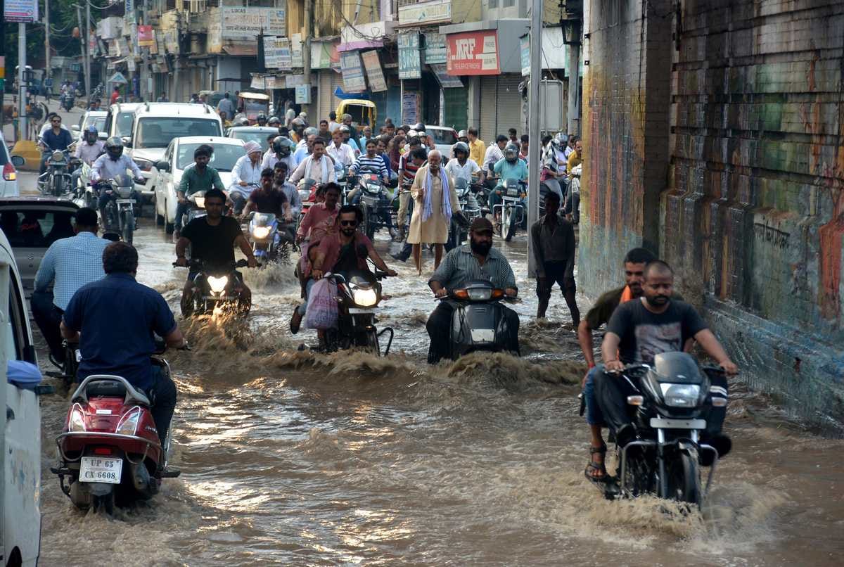 See the photos of rain in varanasi