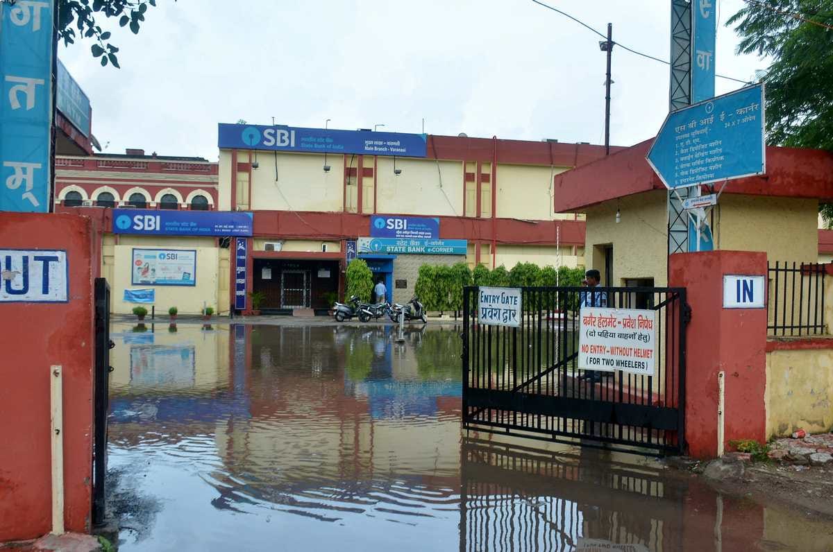 See the photos of rain in varanasi