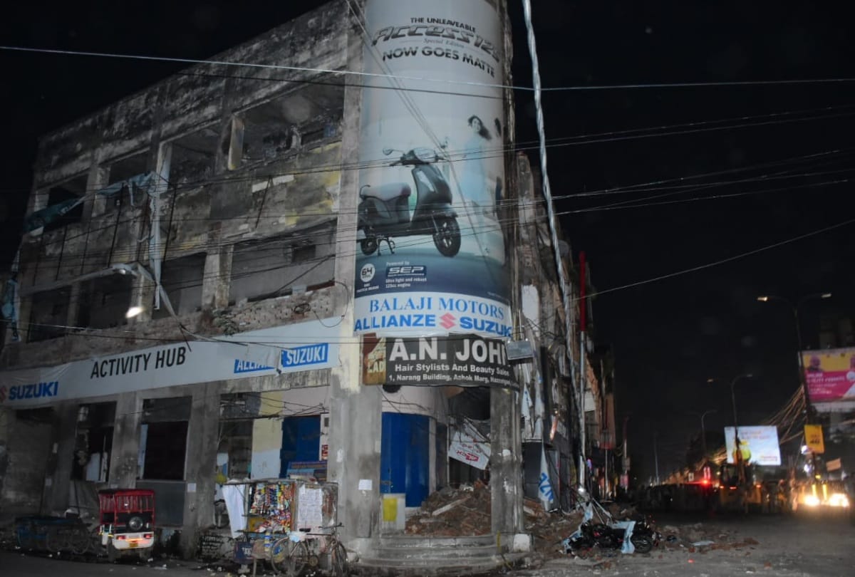 building collapse in hazratganj lucknow