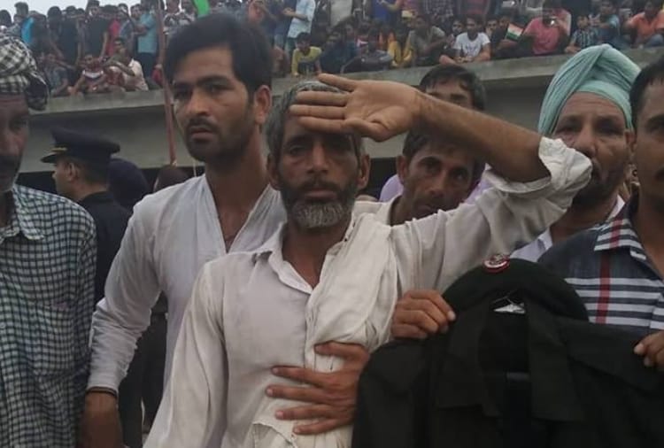 Father Salute to Shaheed Rajesh in funeral at Guhla