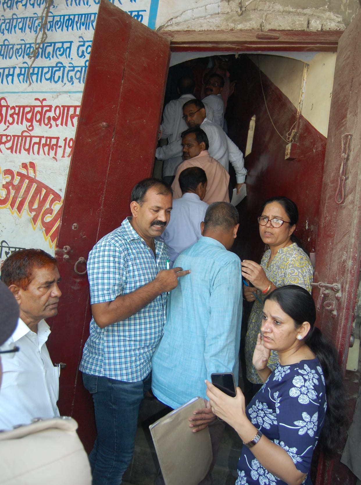 बालिका गृह की सील तोड़कर एसआईटी ने जांच की