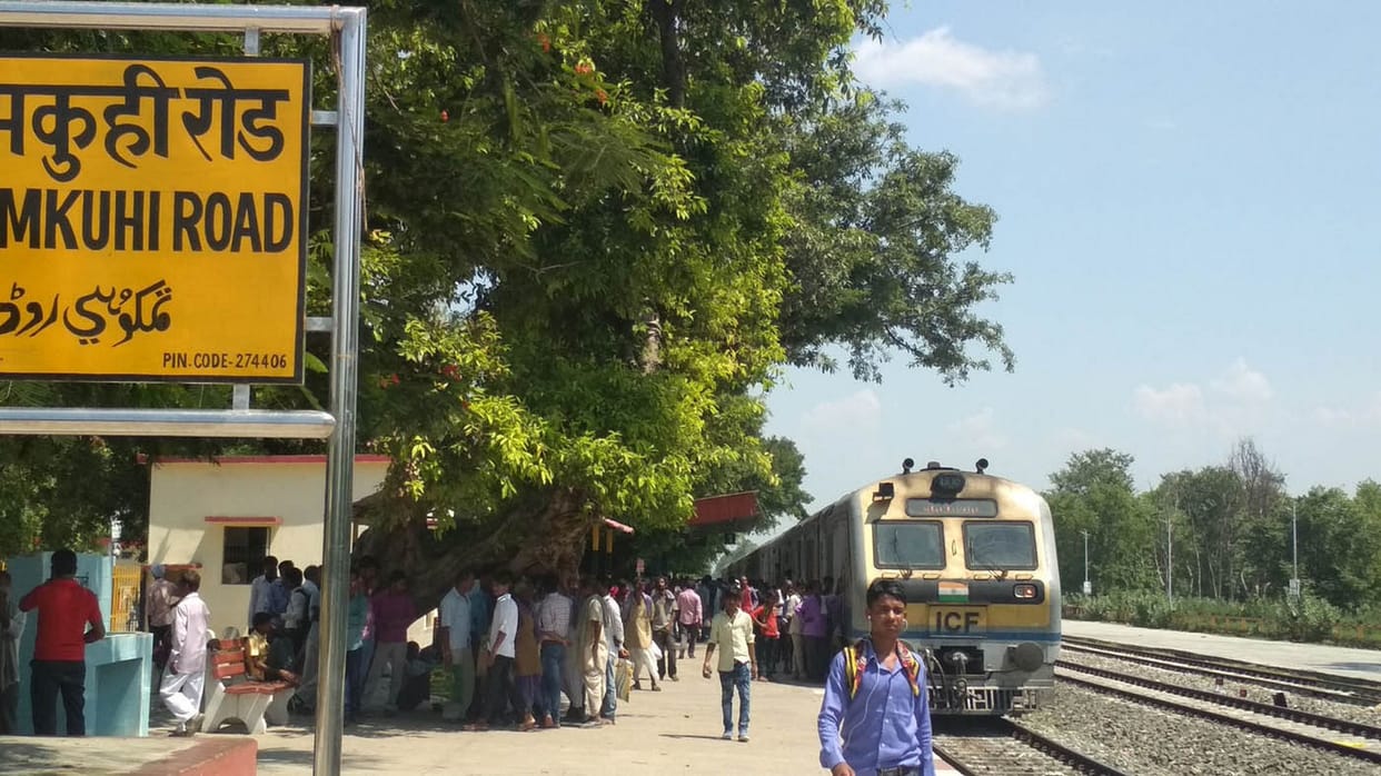 12 दिन बाद फिर दौड़ी डेमू ट्रेन