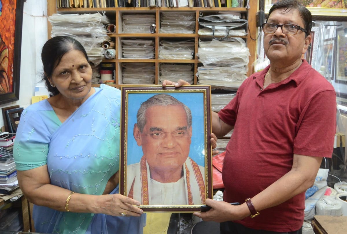 demand of atalji's photos increased in lucknow