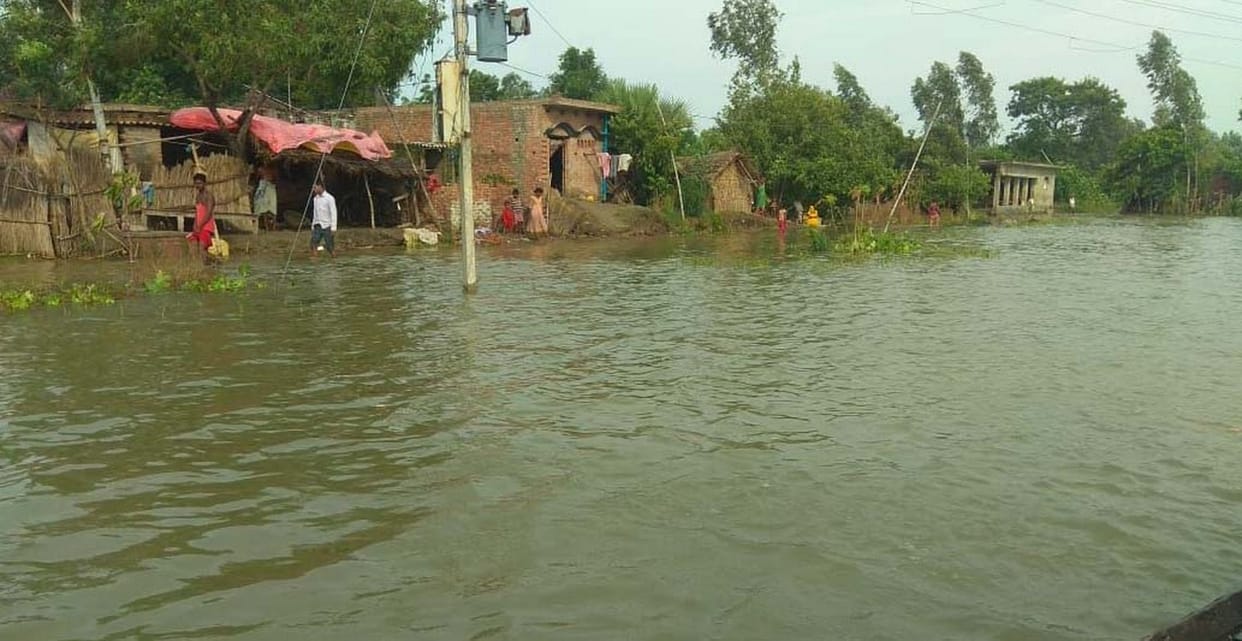 बढ़ती जा रही है बाढ़ पीड़ितों की मुश्किलें