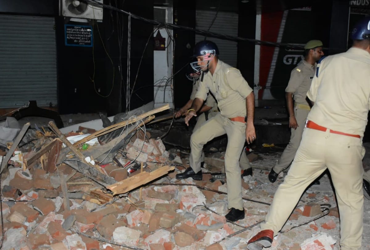 building collapse in hazratganj lucknow