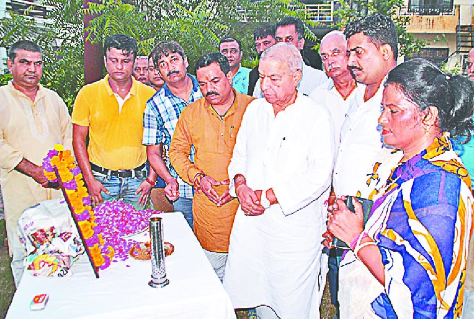 vidhayak ne di srdhhanjli