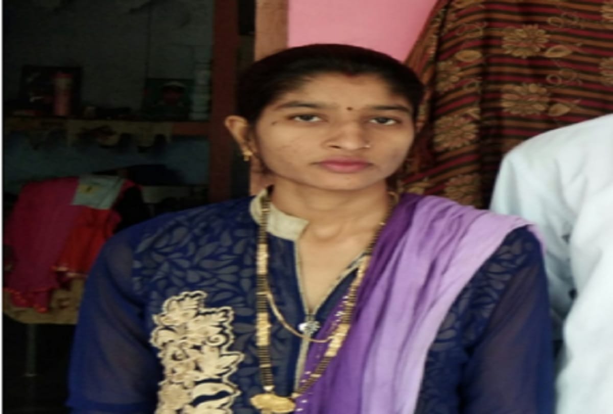 A woman committed suicide in Agra