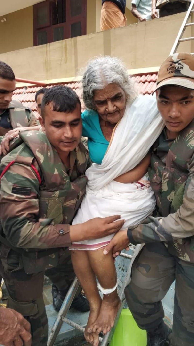 kerala flood garhwal rifle jawan become life saver