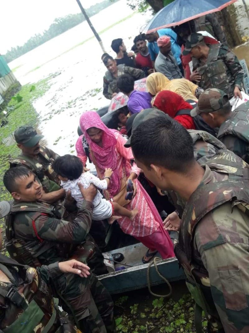 kerala flood garhwal rifle jawan become life saver