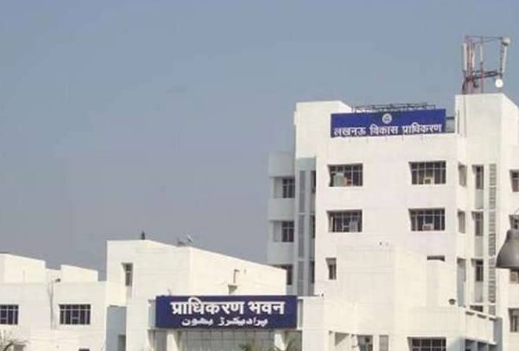 many schools of lucknow have not paid registry amount