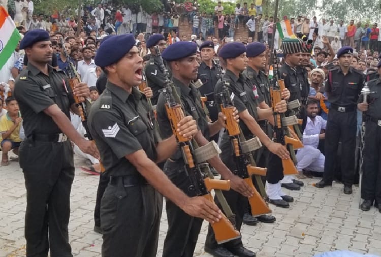 Father Salute to Shaheed Rajesh in funeral at Guhla