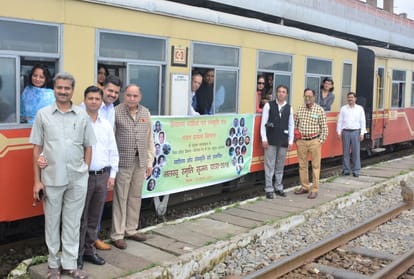 Kavi sammelan in Train on kalka shimla rail track