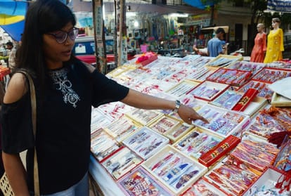Give lovely gift to sister on Raksha Bandhan, there are many option of gifts available in markets