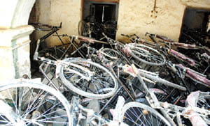 jic ke purane bhawn me rkhi trai byscil