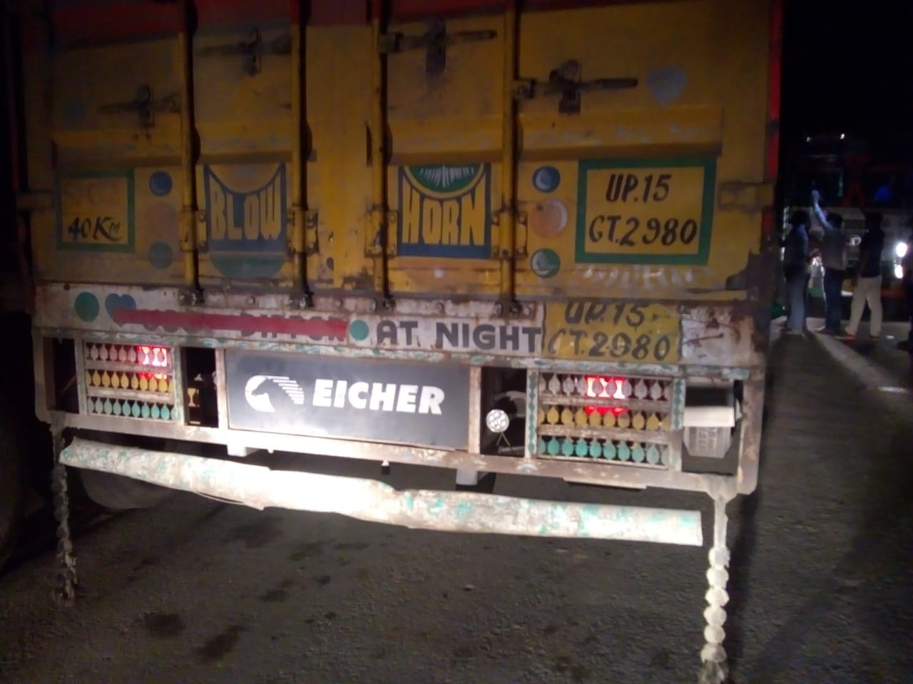 People caught three truck with full of meat at jaunpur