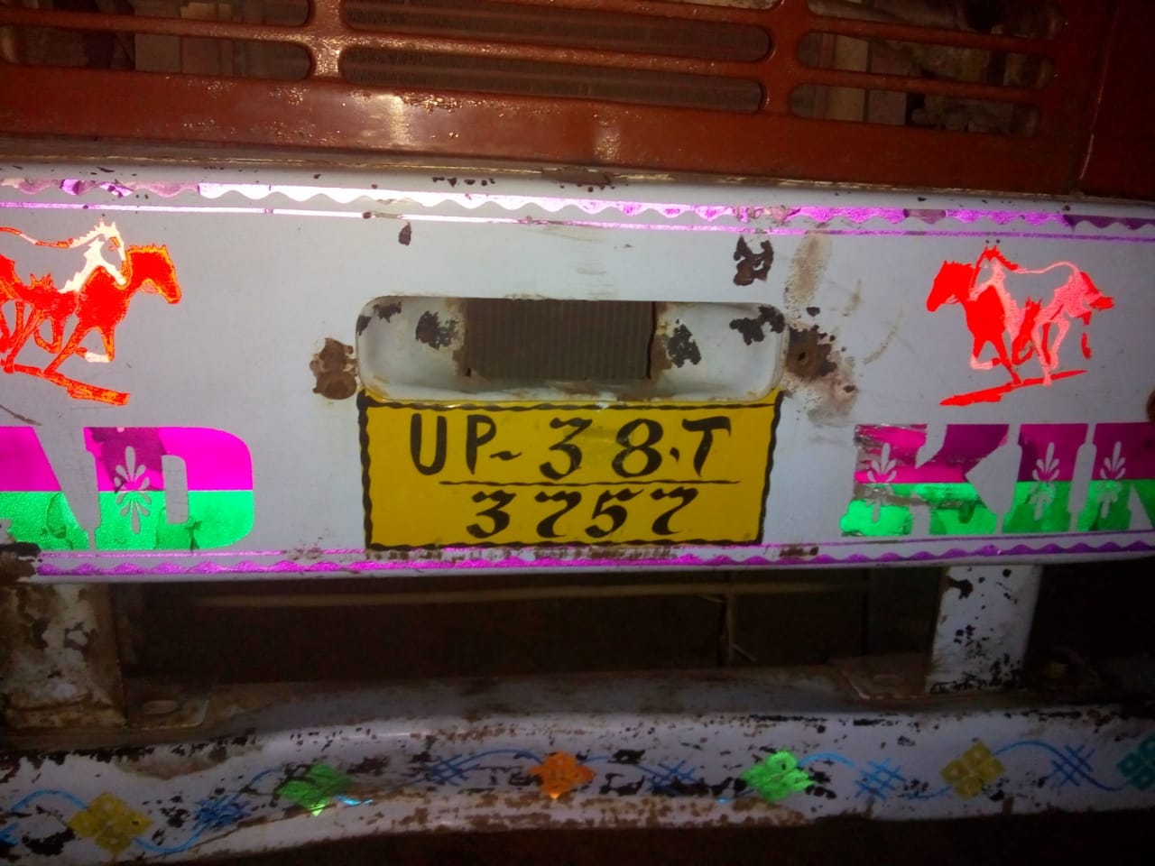 People caught three truck with full of meat at jaunpur