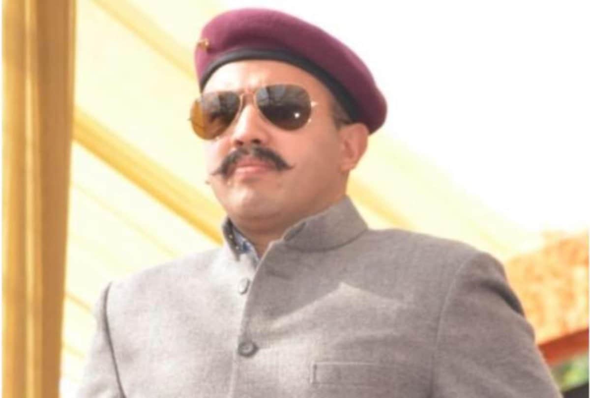 Vikramaditya Singh took Injured RSS ani BJP workers in his car to the hospital