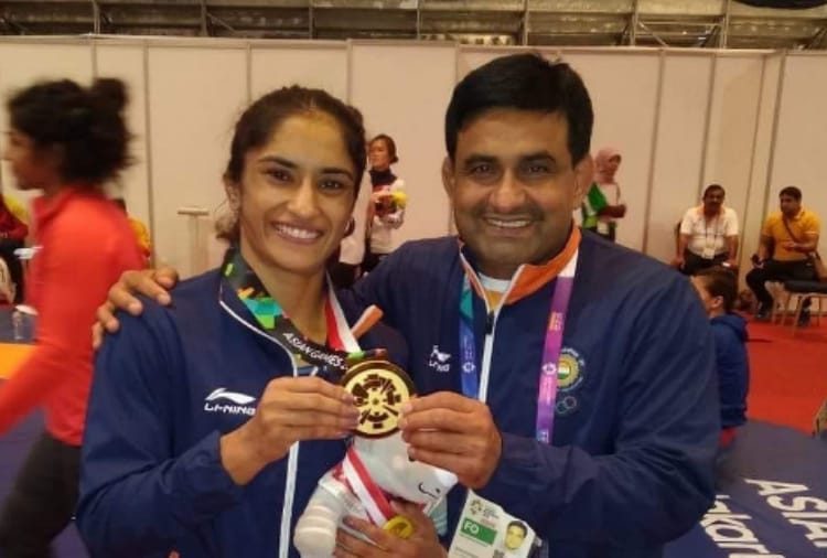 Vinesh won gold medal by defeating Chinese wrestler Suniyan in the first round
