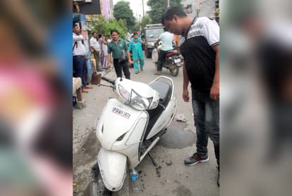 A woman suffered burn injuries after two biker allegedly threw acid on her in Ghaziabad
