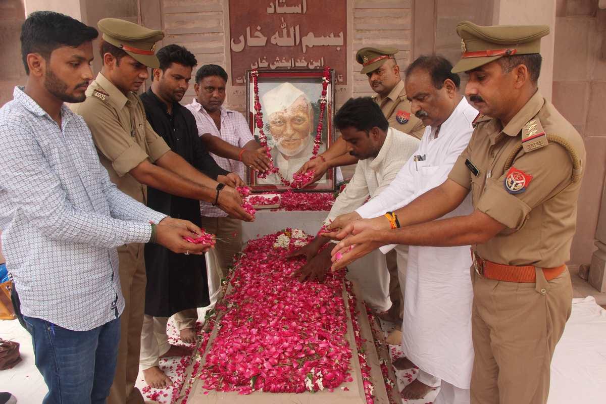 Ustad Bismillah khan remembered on his death anniversary in varanasi