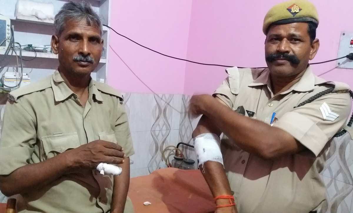 Firing at chandauli in land dispute thrre injured