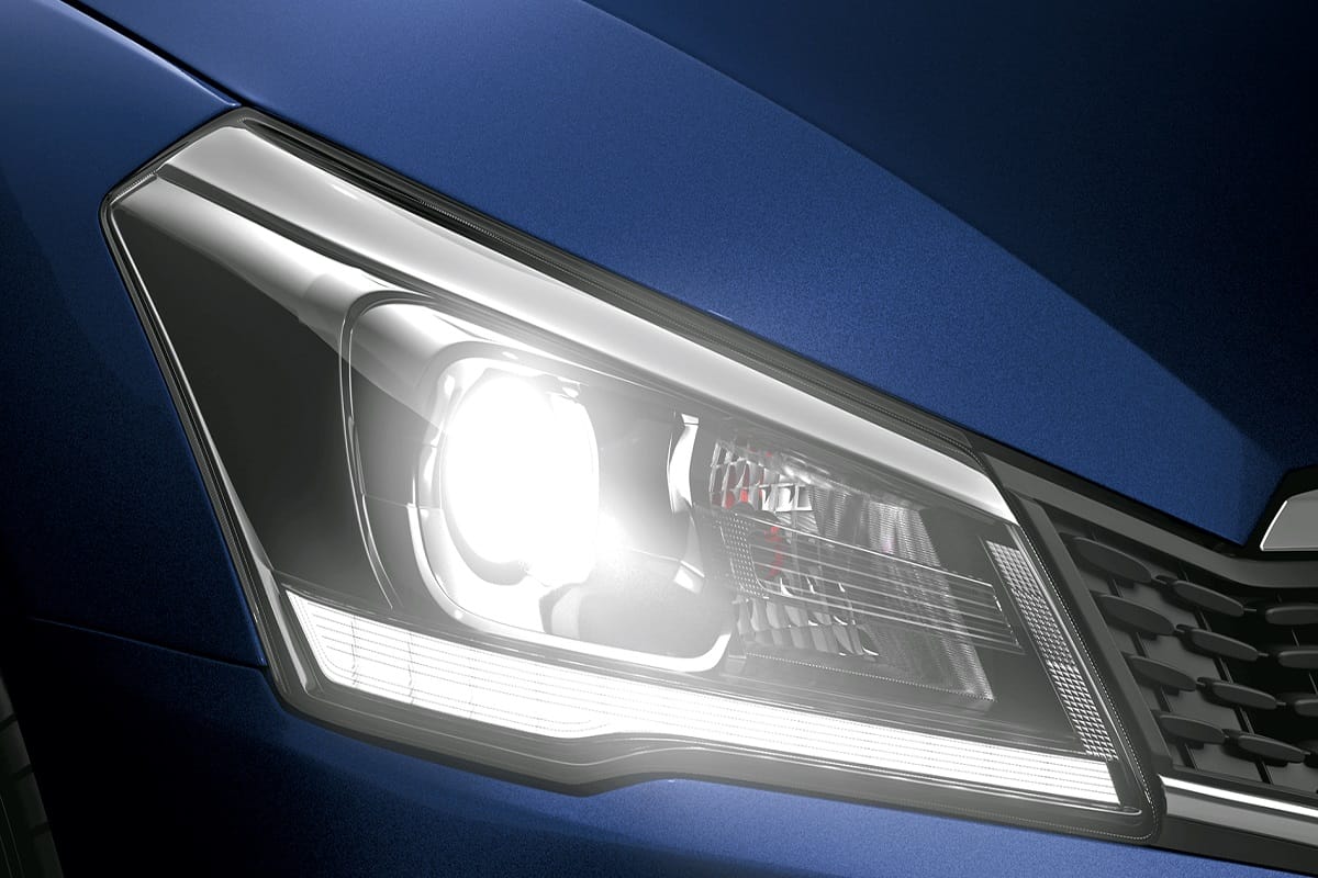 Company is offer discount up to 1 lakh on maruti ciaz