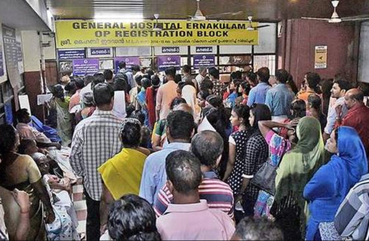 mother stand one and a half hour in a que to make slip and child dies in her lap