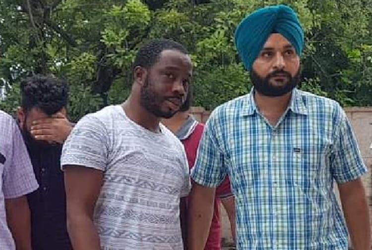 Two drug smugglers arrested in Mohali with heroin