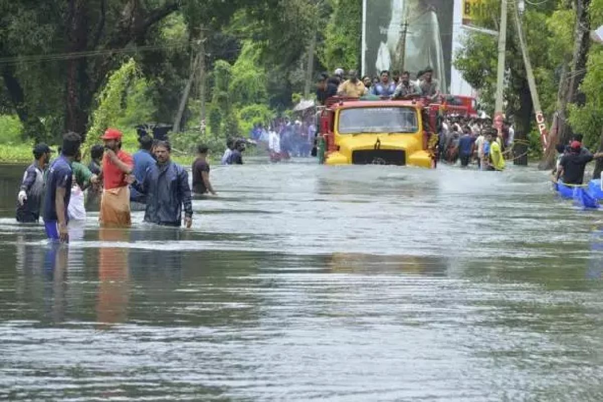 kerala blames tamilnadu for flood, moves to supreme court