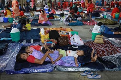 kerala flood pinarayi vijayan said Helping more ordinary people then government for New Kerala